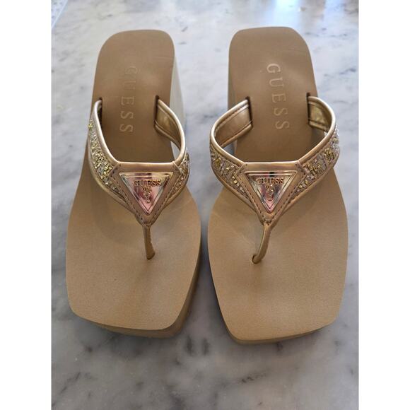 Guess Platform Wedge Sandal Gold Logo Size 9 NWOT Party Chunky Resortwear - Picture 1 of 7